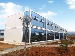 如果在工地使用臨時住房，選擇這個集裝箱房，