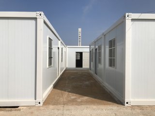 集裝箱房如何確?；顒臃课莸陌踩禂?shù)？